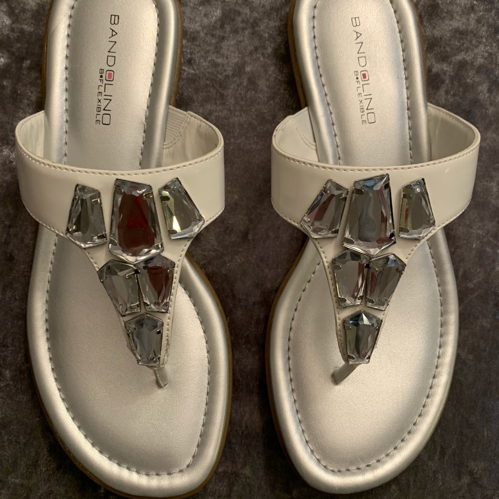 Bandolino Jesane flip flop sandal size 7